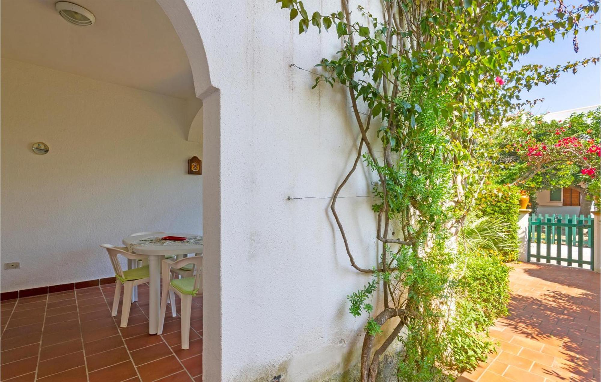 Awesome Home In Manduria With Kitchen Ngoại thất bức ảnh