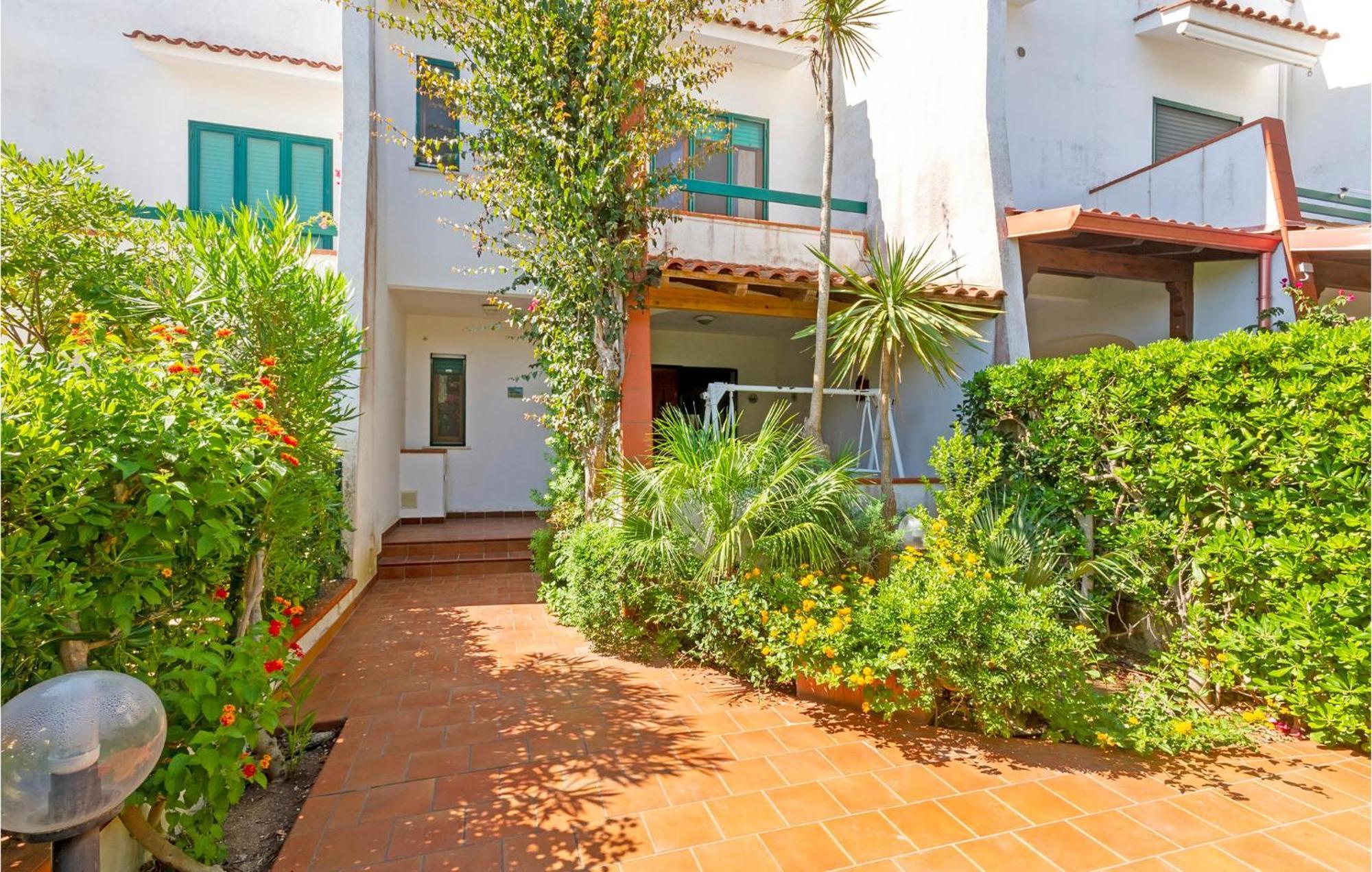 Awesome Home In Manduria With Kitchen Ngoại thất bức ảnh