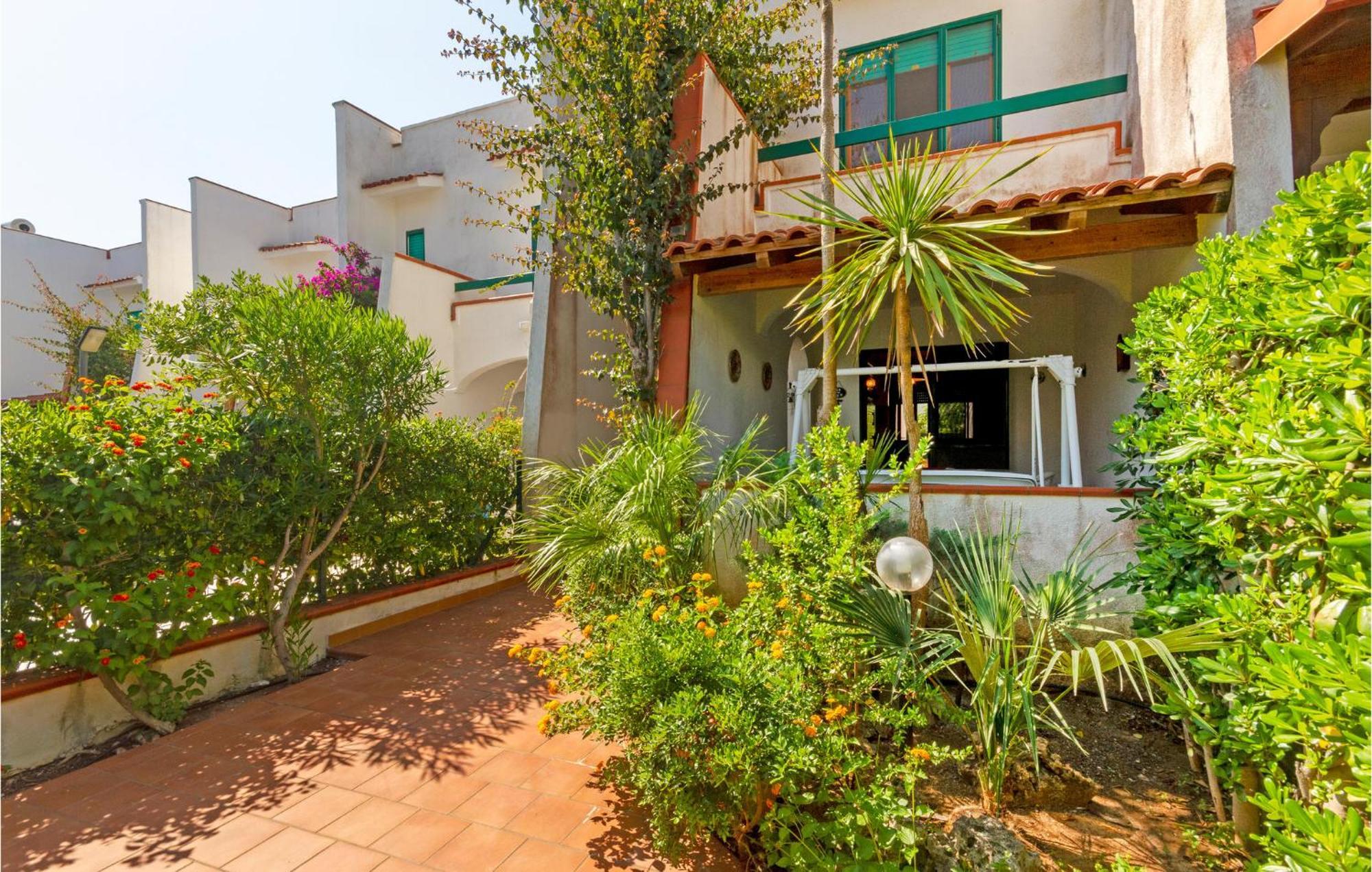 Awesome Home In Manduria With Kitchen Ngoại thất bức ảnh